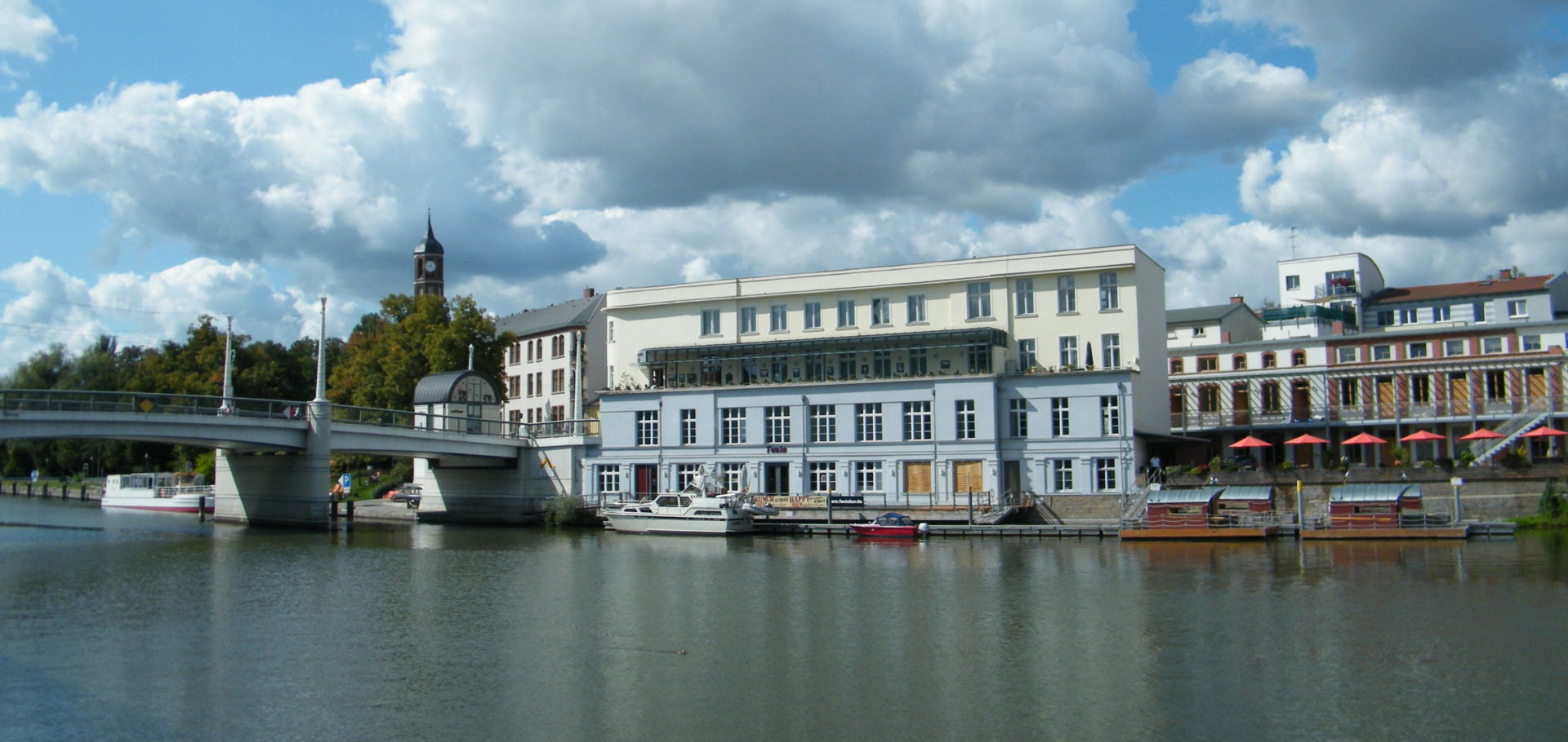 Bild Jahrtausendbrücke mit Fontaneklub Brandenburg Havel